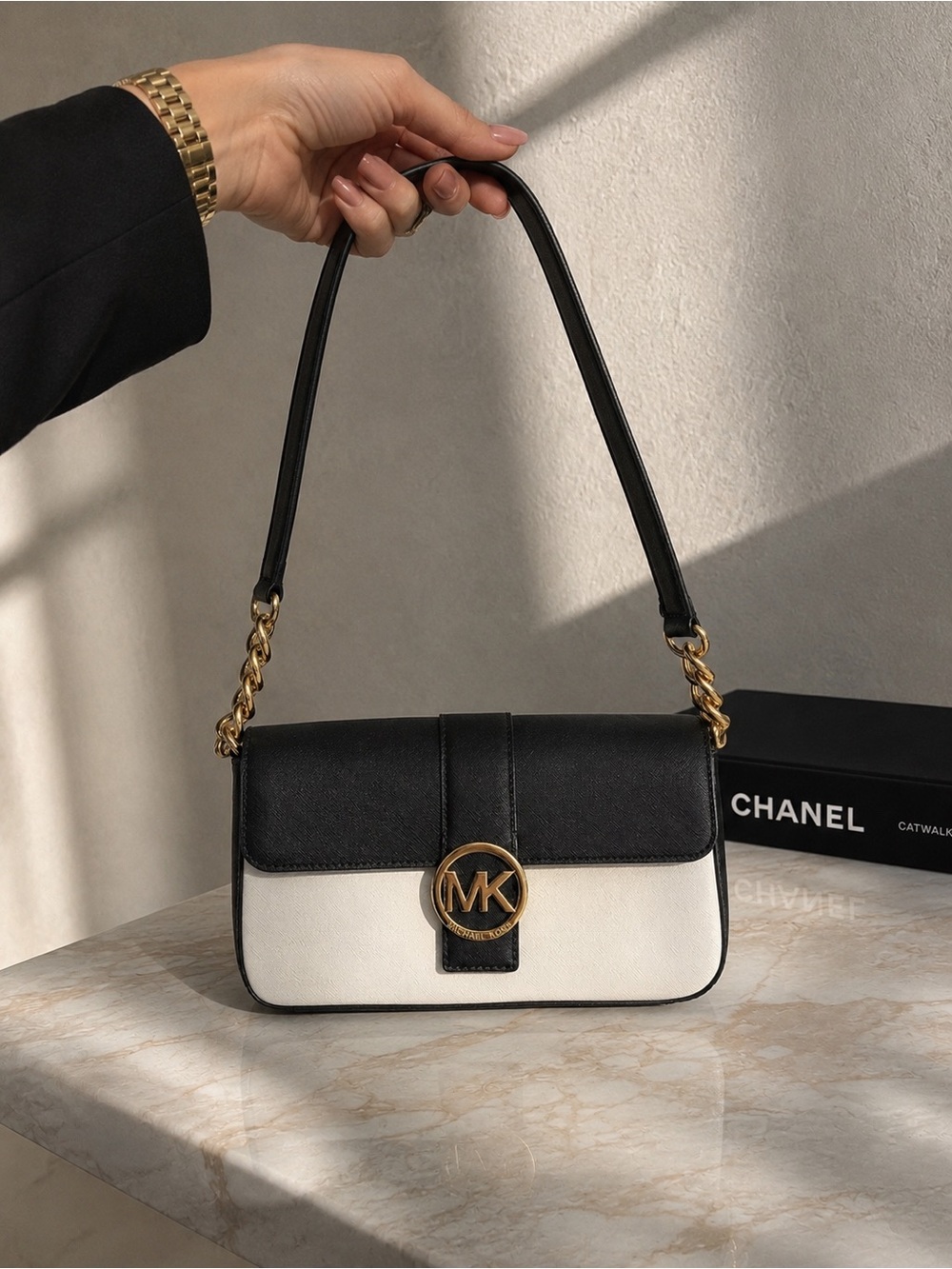 Classic Michael Kors Black & White Shoulder Bag ✨ Gold Chain Detail